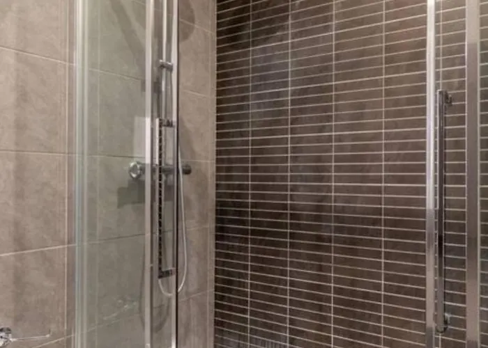 In Piazza A Isola Milánó